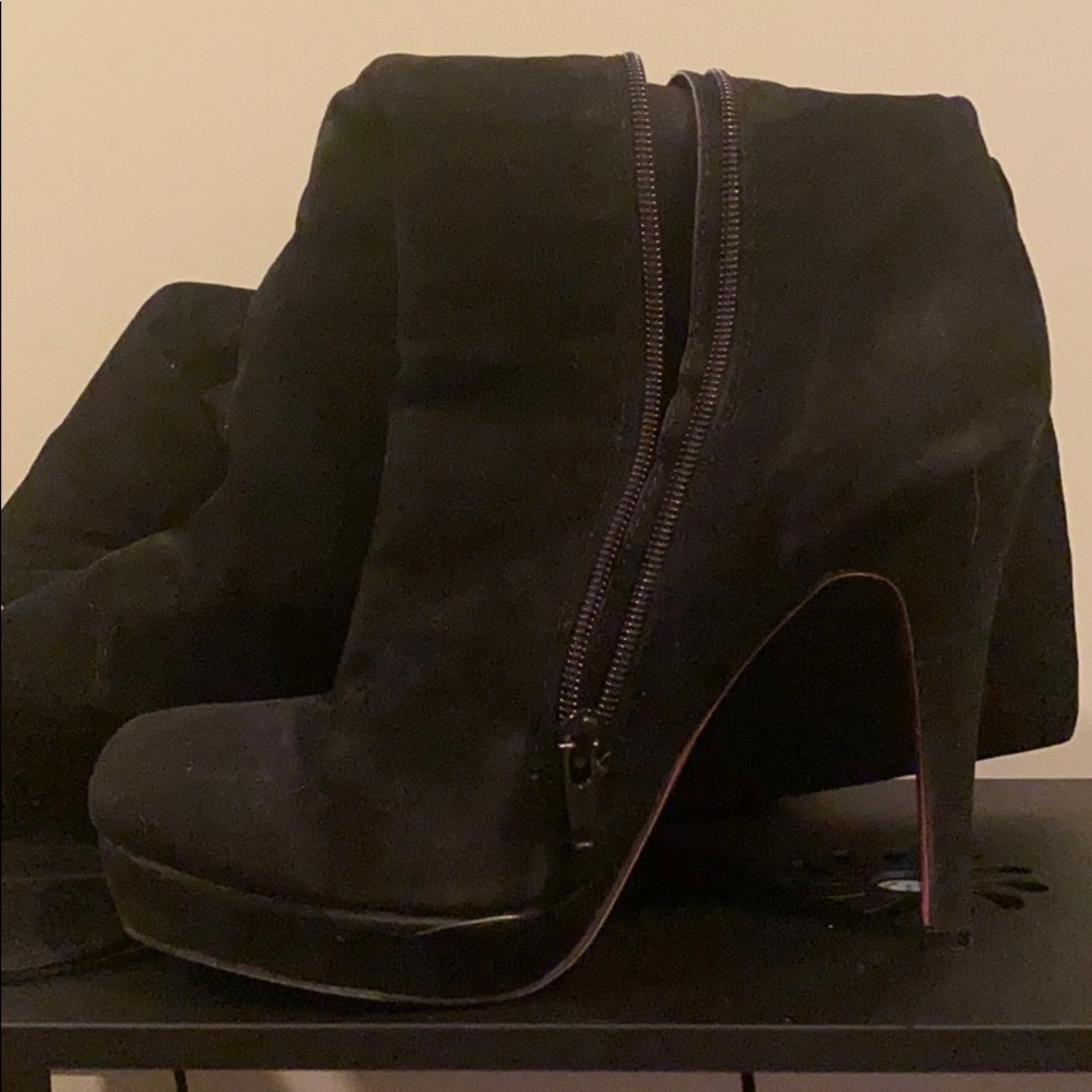 Black and pink heel thigh high zip boots